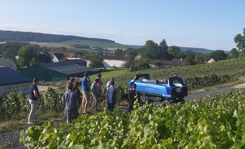 Photo robot. La CUMA Terres de Meunier à  Cuisles, le premier projet pilote accompagné et financé.