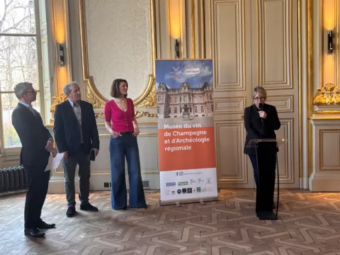 Photo de l'inauguration de l'exposition du matériel végétal au Musée à Epernay